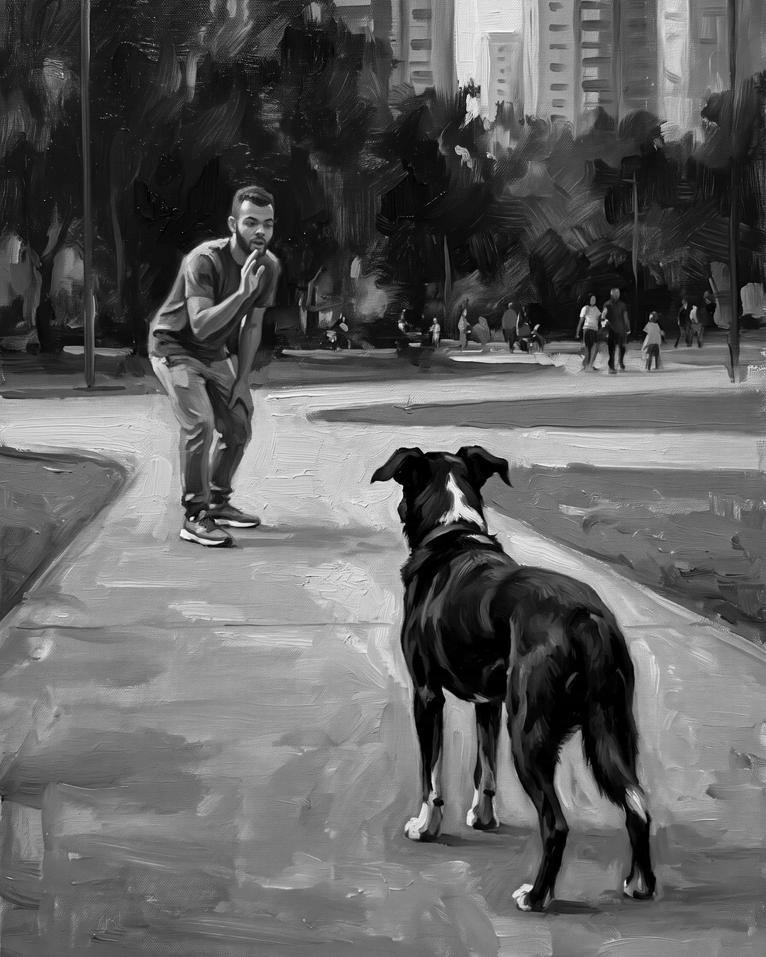 O tutor assobiando e chamando de longe, num parque, enquanto o cão fica parado de costas olhando para outro lado.